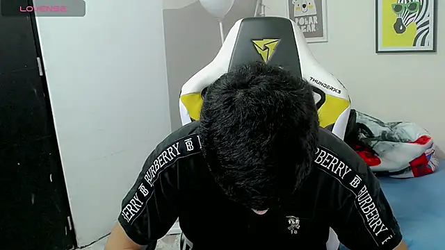 Snapshot of bby_santi chatting on 11.11.25 bby santi online show from 11.11.25