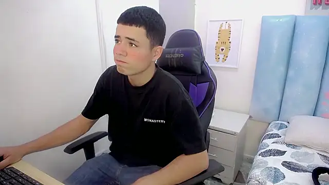 Snapshot of bby_santi chatting on 01.09.26 bby santi online show from 01.09.26