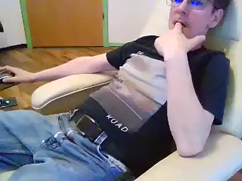 Snapshot of Minm666 chatting on 01.05.25 Minm666 online show from 01.05.25