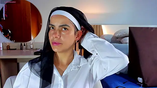 ClaraMariaMon online show from 03.17.25