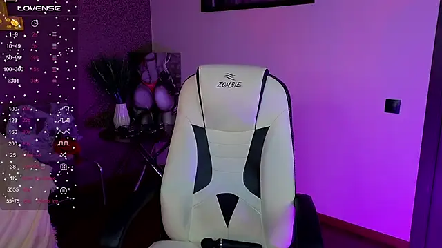 Snapshot of Lilumytrend chatting on 10.29.25 Lilumytrend online show from 10.29.25