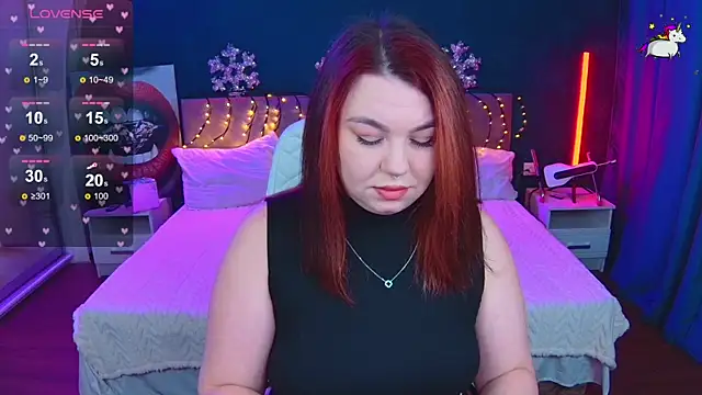 Snapshot of Lilumytrend chatting on 12.18.25 Lilumytrend online show from 12.18.25