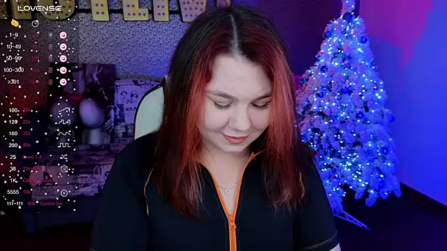 Snapshot of Lilumytrend chatting on 12.20.25 Lilumytrend online show from 12.20.25