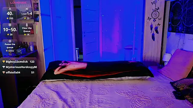 Snapshot of Evva_Ross chatting on 11.06.25 Evva Ross online show from 11.06.25