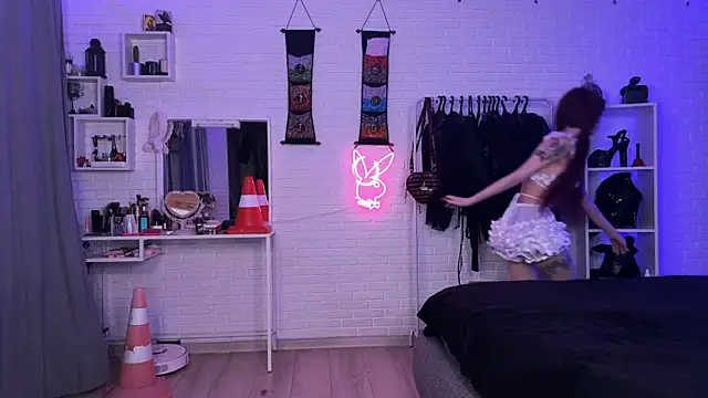 Snapshot of Marcellean chatting on 11.12.25 Marcellean online show from 11.12.25