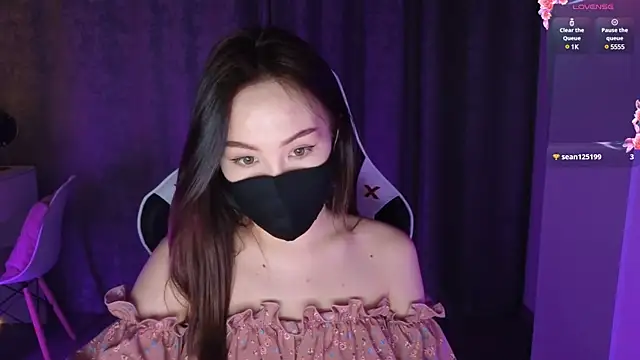 Snapshot of malady_ chatting on 01.05.25 malady online show from 01.05.25