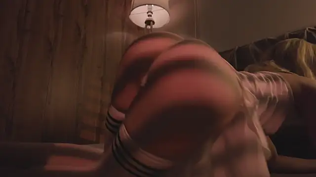 Snapshot of MariMaddison chatting on 11.22.25 MariMaddison online show from 11.22.25