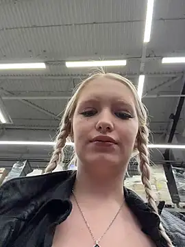 Snapshot of Milkyy_wway chatting on 03.19.26 Milkyy wway online show from 03.19.26