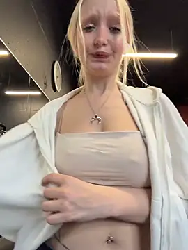 Snapshot of Milkyy_wway chatting on 03.20.26 Milkyy wway online show from 03.20.26