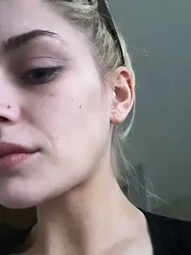 Lolitaxlola online show from 03.20.25