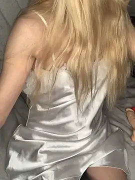 Lolitaxlola online show from 12.13.25