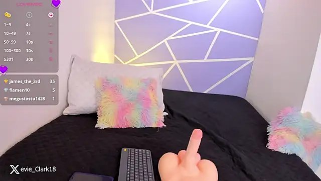 Evie Clark online show from 12.12.24