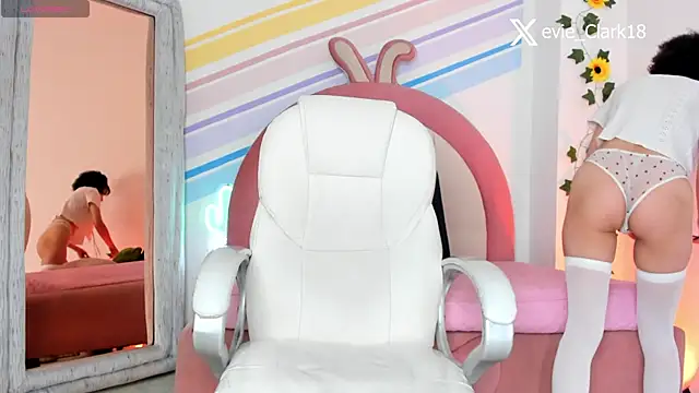 Evie Clark online show from 01.29.25