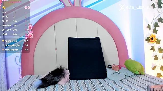 Evie Clark online show from 02.01.25