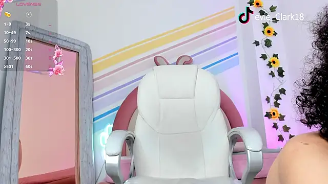 Evie Clark online show from 03.04.25