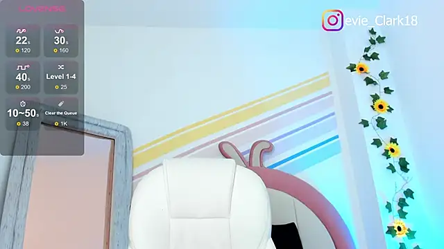 Evie Clark online show from 03.05.25