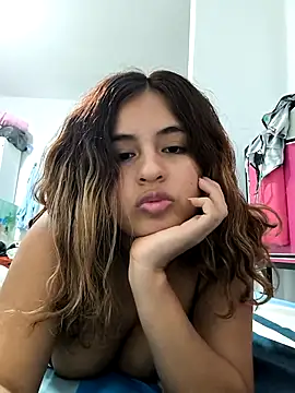 Snapshot of Suavecita2 chatting on 11.08.25 Suavecita2 online show from 11.08.25