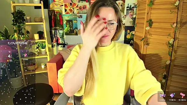 LadyIzabel online show from 12.17.24