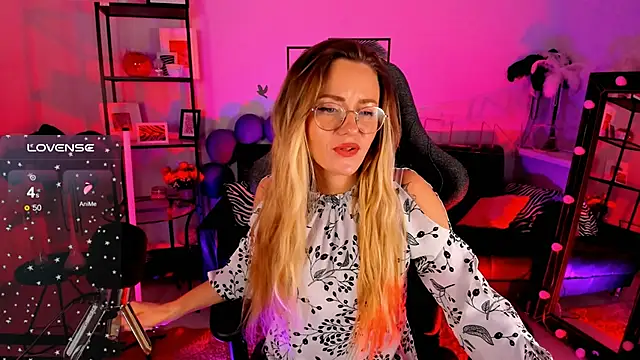 LadyIzabel online show from 01.08.25