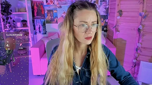 LadyIzabel online show from 01.18.25