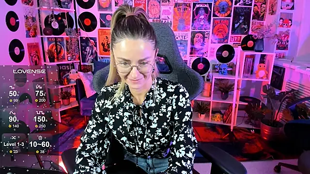 LadyIzabel online show from 01.24.25