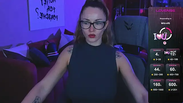 LadyIzabel online show from 10.18.25