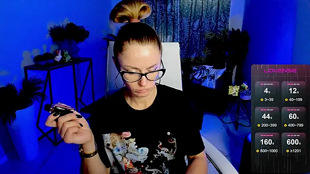 LadyIzabel online show from 10.21.25