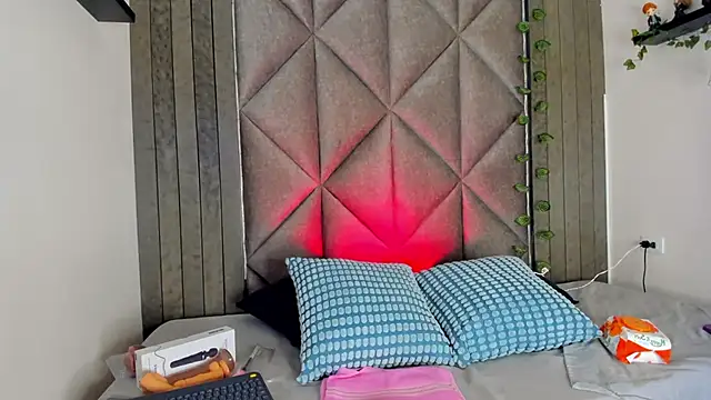 BriaConner  online show from 02.13.26