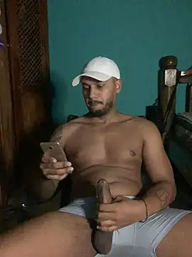 Snapshot of Pinocchiu chatting on 12.10.24 Pinocchiu online show from 12.10.24