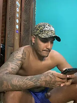 Snapshot of Pinocchiu chatting on 02.24.25 Pinocchiu online show from 02.24.25