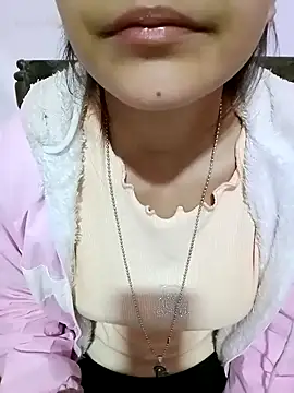 Snapshot of Bulbul_02 chatting on 02.15.25 Bulbul 02 online show from 02.15.25