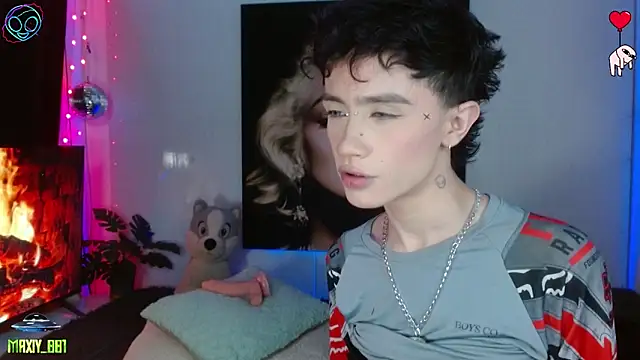 maxiy 001 online show from 05.06.26