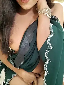 Snapshot of Meenakshi_ chatting on 11.21.25 Meenakshi online show from 11.21.25