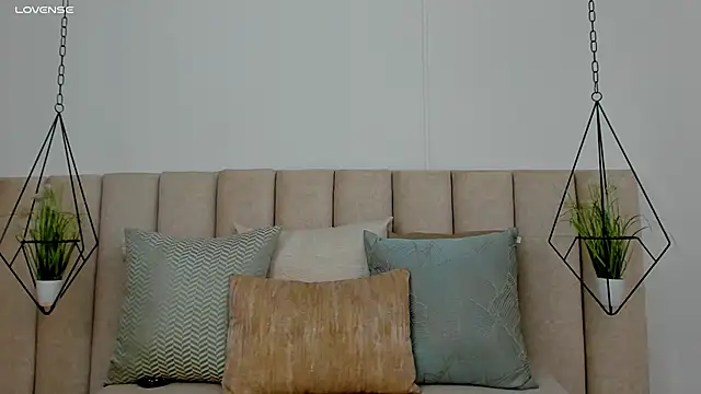 Olivia Collins1 online show from 03.04.25