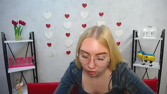 BeatriceFly online show from 12.16.24