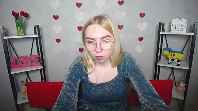 BeatriceFly online show from 12.16.24