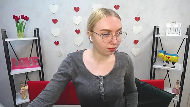 Snapshot of BeatriceFly chatting on 12.18.24 BeatriceFly online show from 12.18.24