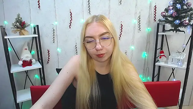 Snapshot of BeatriceFly chatting on 01.12.25 BeatriceFly online show from 01.12.25