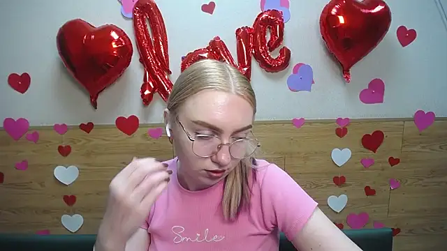 BeatriceFly online show from 02.18.25