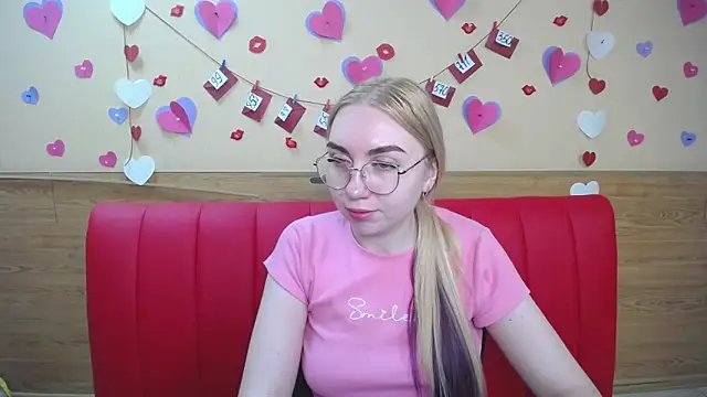 Snapshot of BeatriceFly chatting on 03.01.25 BeatriceFly online show from 03.01.25