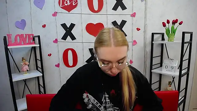 BeatriceFly online show from 03.10.25