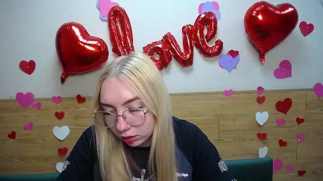 BeatriceFly online show from 03.20.25