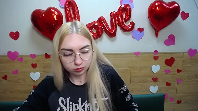 BeatriceFly online show from 03.20.25