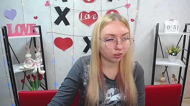 BeatriceFly online show from 10.05.25