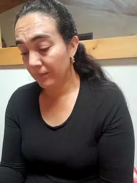 skayhot  online show from 10.15.25