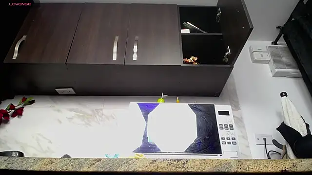 Snapshot of iniyalaboni chatting on 10.30.25 iniyalaboni online show from 10.30.25