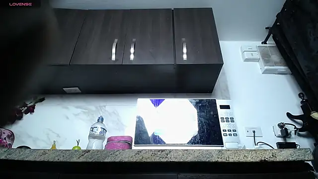 Snapshot of iniyalaboni chatting on 11.15.25 iniyalaboni online show from 11.15.25