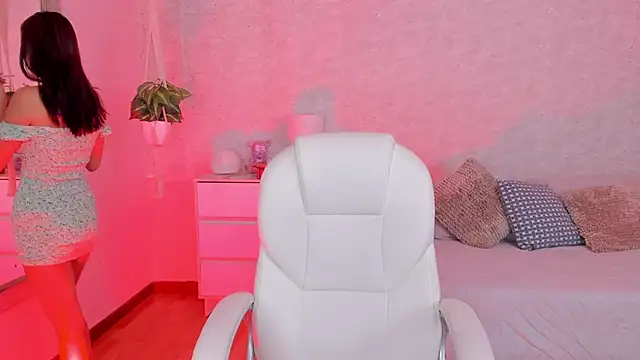 DahianaWalcott online show from 02.21.25