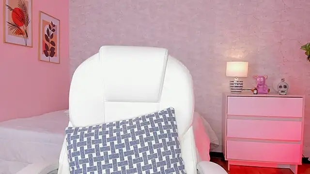 DahianaWalcott online show from 03.11.25