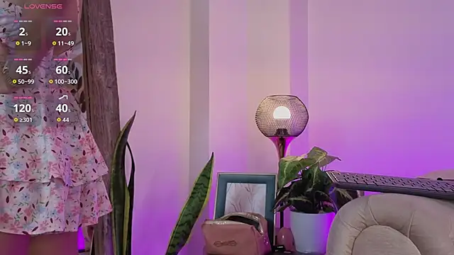 DahianaWalcott online show from 09.12.25